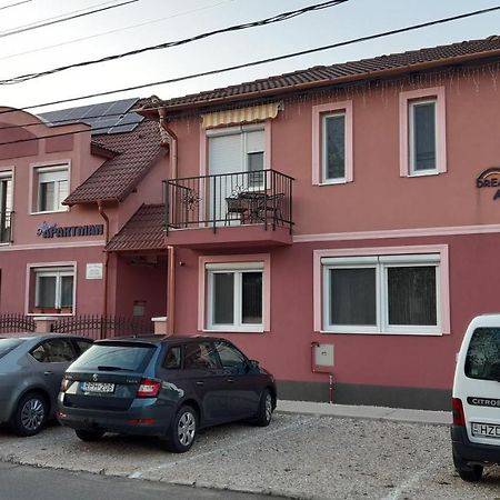 Alom Apartman Hajdúszoboszló Εξωτερικό φωτογραφία