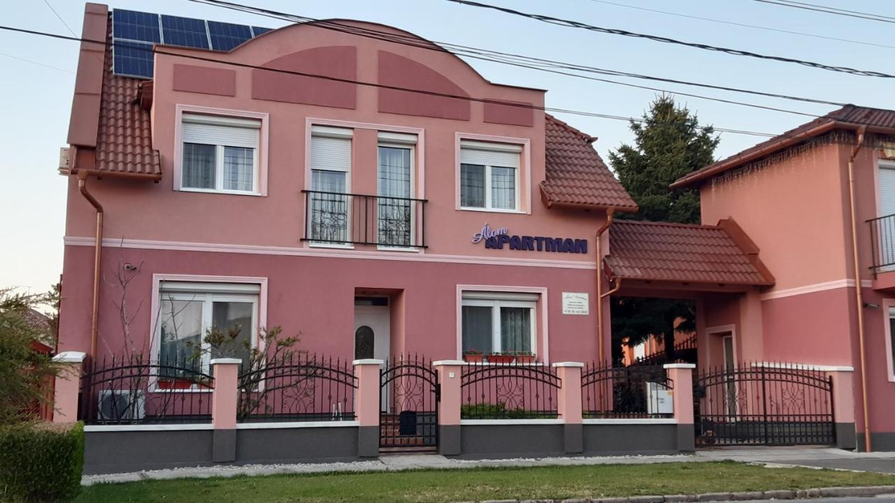 Alom Apartman Hajdúszoboszló Εξωτερικό φωτογραφία
