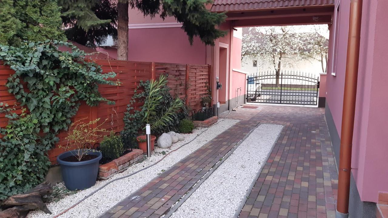 Alom Apartman Hajdúszoboszló Εξωτερικό φωτογραφία