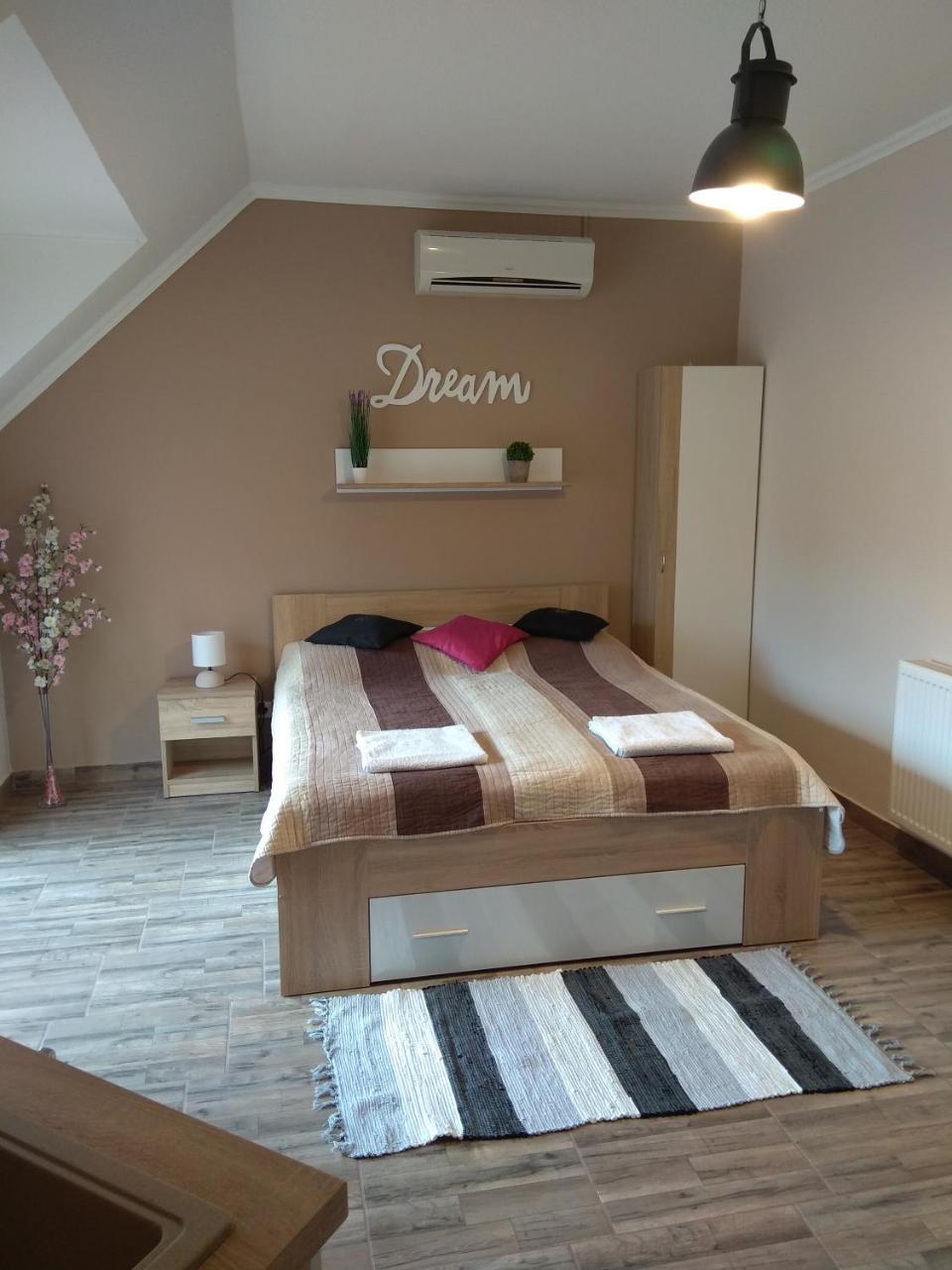 Alom Apartman Hajdúszoboszló Εξωτερικό φωτογραφία