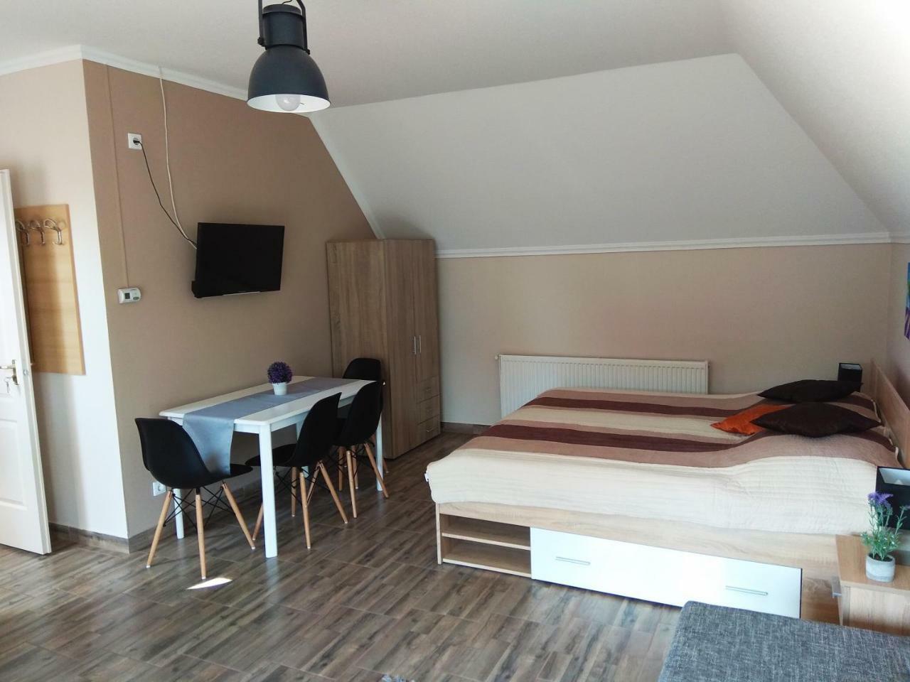 Alom Apartman Hajdúszoboszló Εξωτερικό φωτογραφία